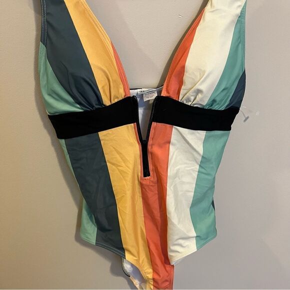 ModCloth The Dharla One-Piece Swimsuit - Picture 11 of 13